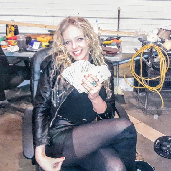 Meet your Posher, Cali - Picture 4 of 4